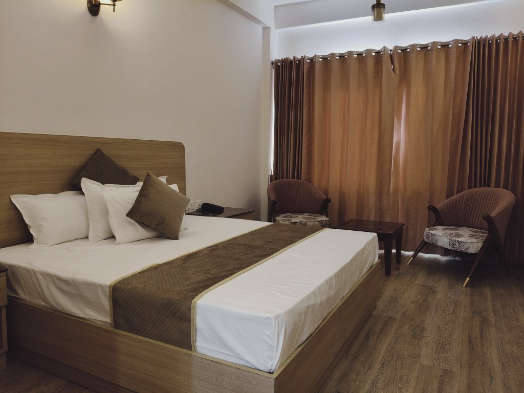 Honeymoon Suite image 2