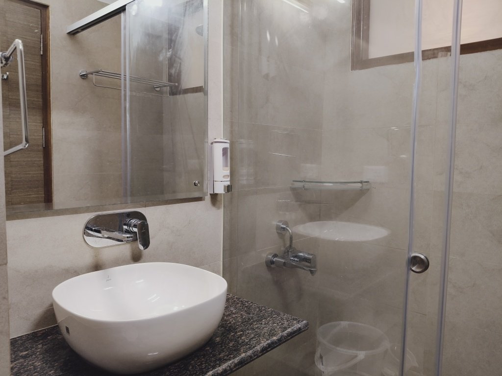 Honeymoon Suite image 5